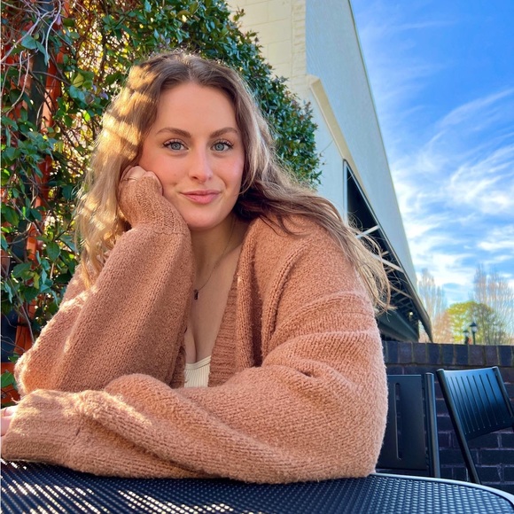 Meet your Posher, Kayla - Picture 1 of 1